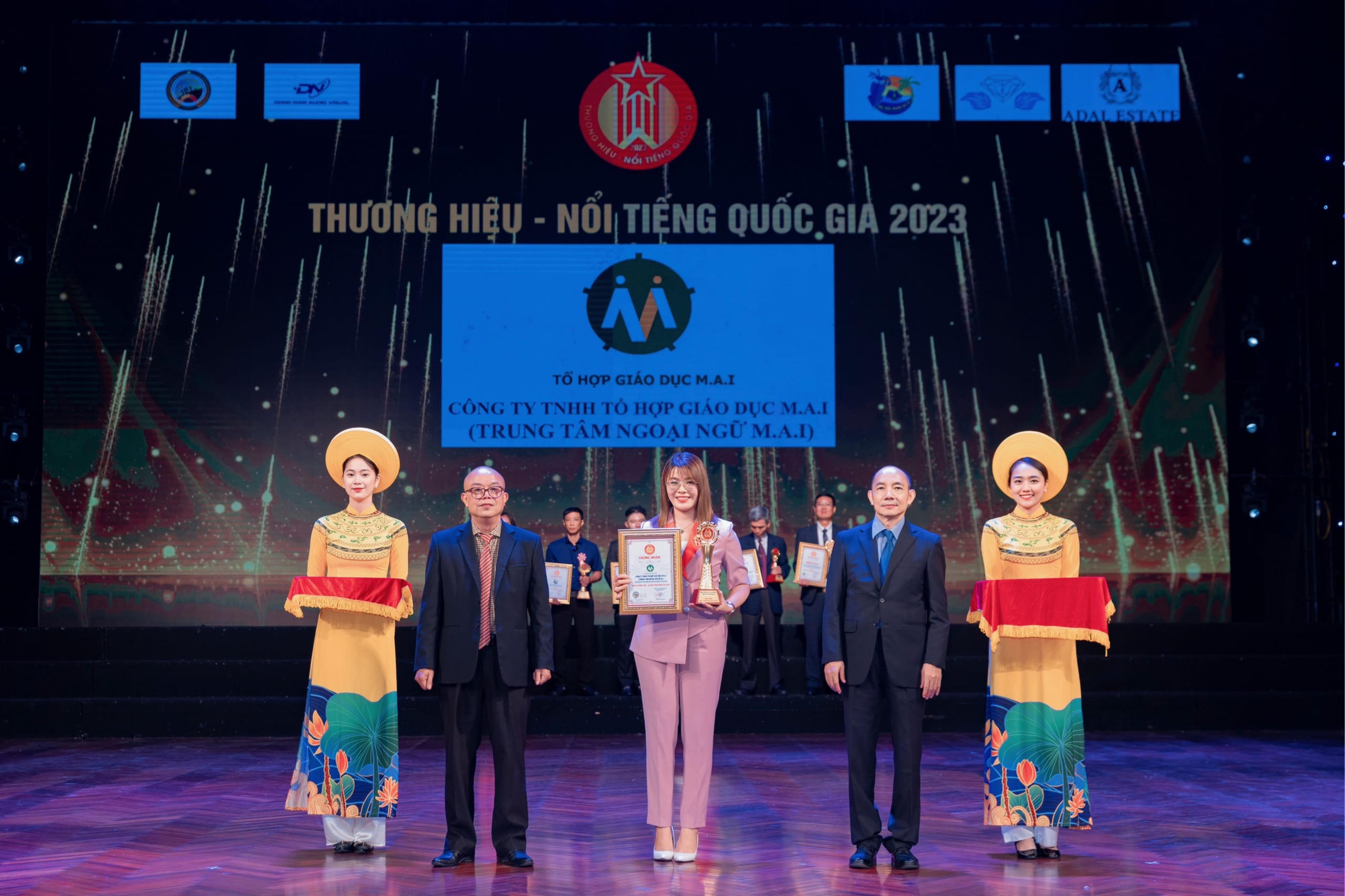 Mrs. Mai Trần nhận giải thưởng "Nhà Tri thức Tâm - Tài trí nổi tiếng Quốc gia 2023" Mrs. Mai Trần nhận giải thưởng "Nhà Tri thức Tâm - Tài trí nổi tiếng Quốc gia 2023"